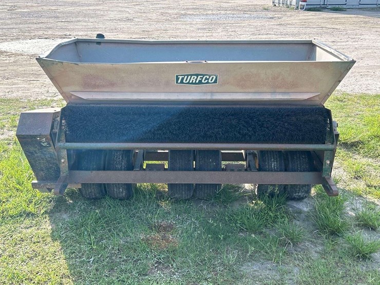 turfco-mete-r-matic-iii-pull-behind-top-dresser-image-18