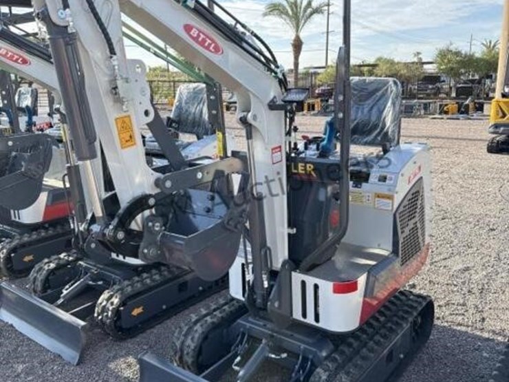 battler-et12m-mini-excavator-image-2