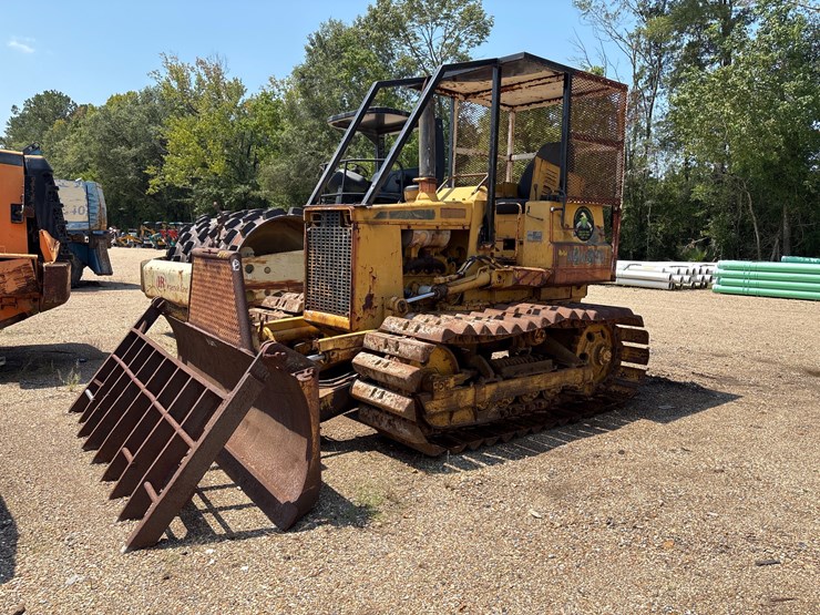 #16161-•-komatsu-crawler-dozer-|-for-parts-or-repair-only-image-1