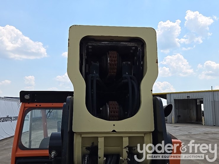 2019-jlg-1055-image-31