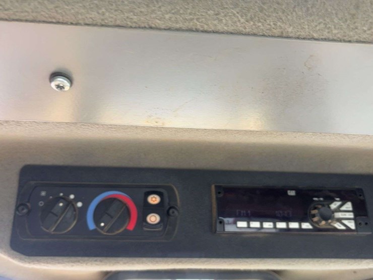 2013-caterpillar-d6t-xw-image-57