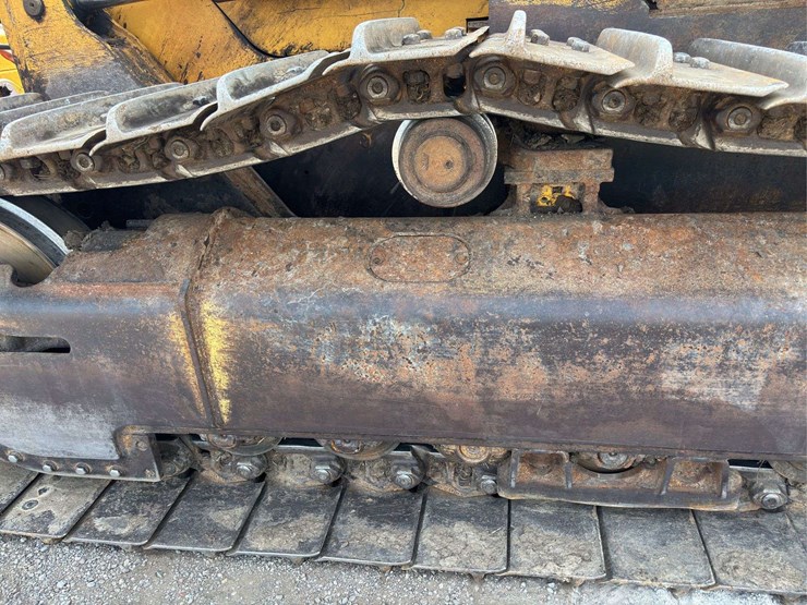 2005-deere-750j-image-10