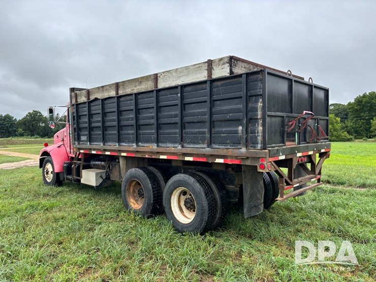 2002-peterbilt-330-image-15
