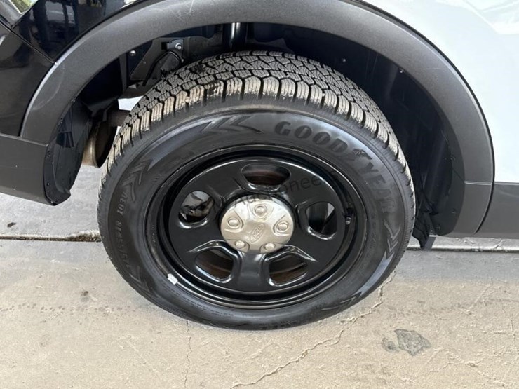 2016-ford-explorer-image-8