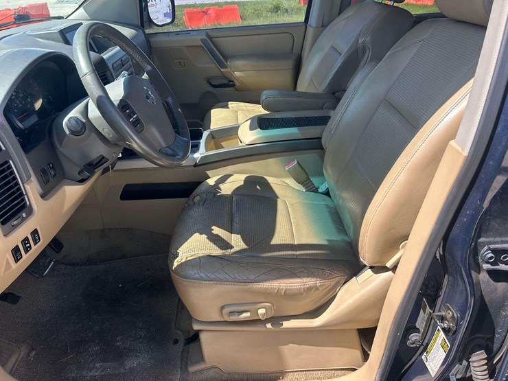 2007-nissan-armada-image-14