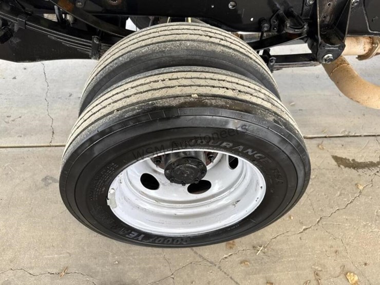 2017-ford-f550-image-8