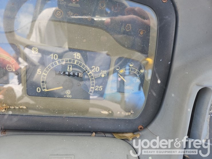new-holland-tn75a-image-31