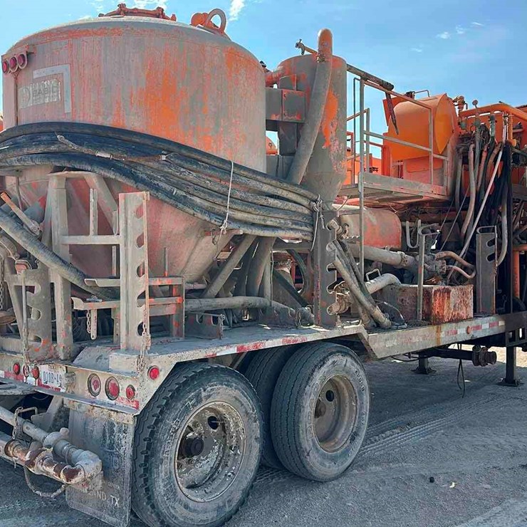 2003 VIKING CEMENT MIXING TRAILER