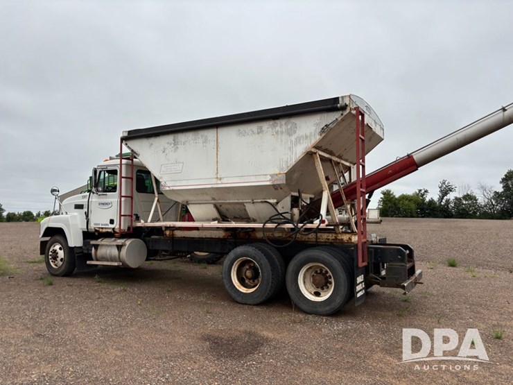 1996-mack-ch613-image-5