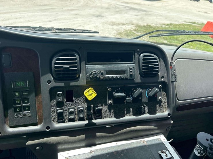 2009-freightliner-m2-106-medtec-ambulance-image-14