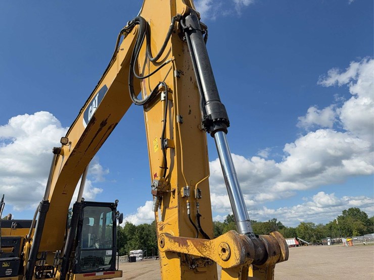 2013-caterpillar-329el-image-47