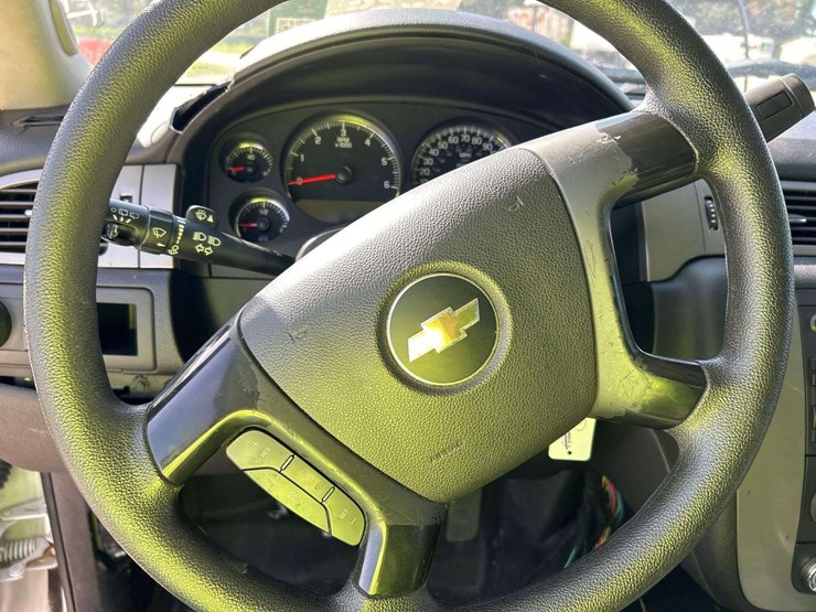 2014-chevrolet-tahoe-image-13