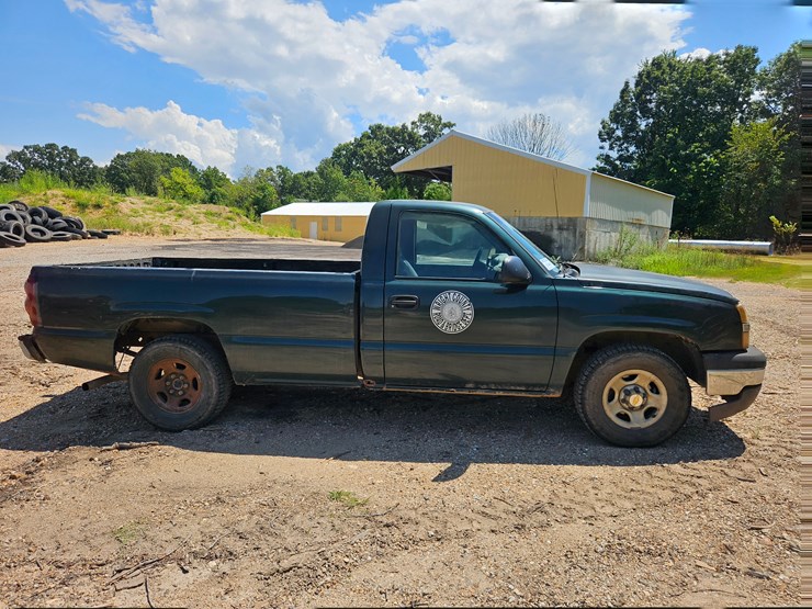 2004-chevrolet-silverado-image-16
