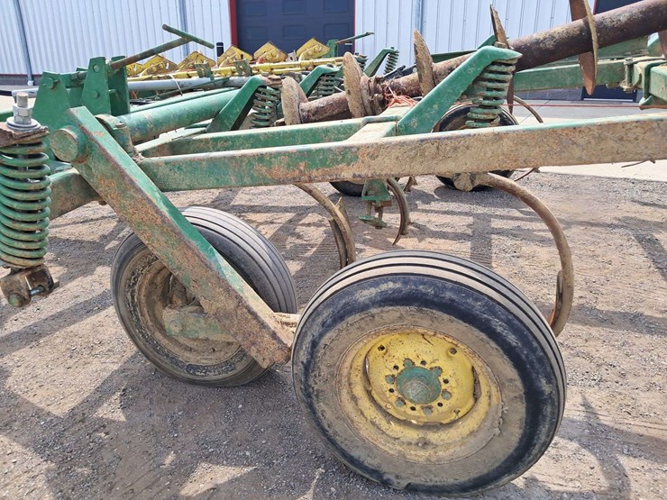 john-deere-12-image-6