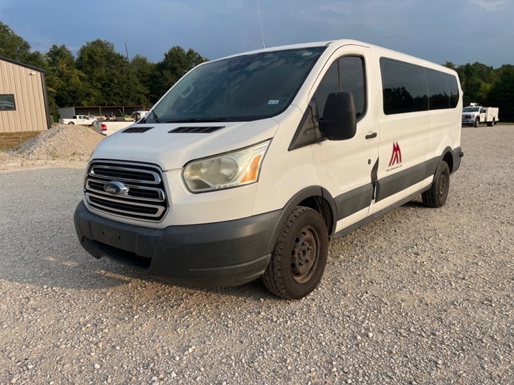 2015-ford-e350-image-1