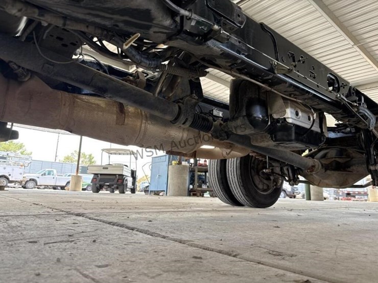 2017-ford-f550-image-31