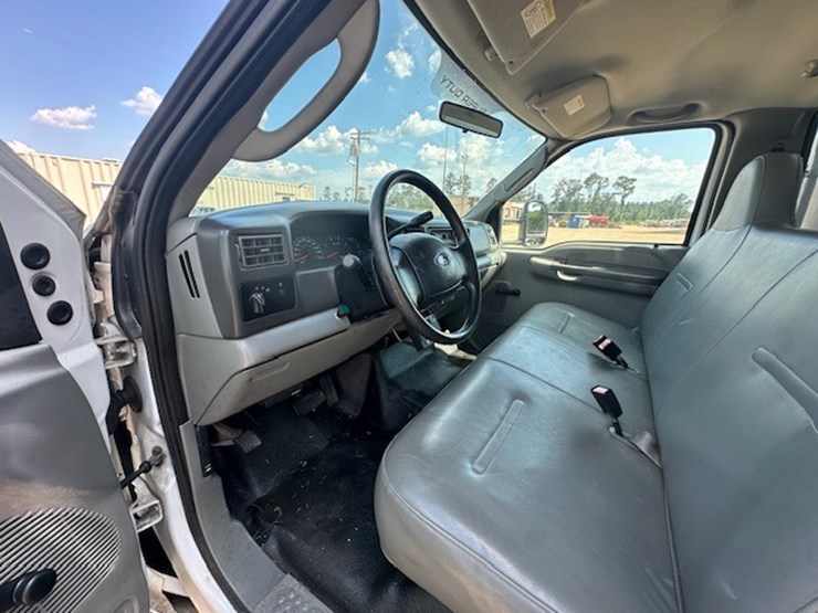 2003-ford-f550-image-39