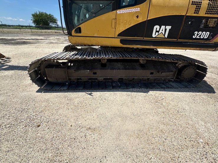 2008-caterpillar-320d-image-11