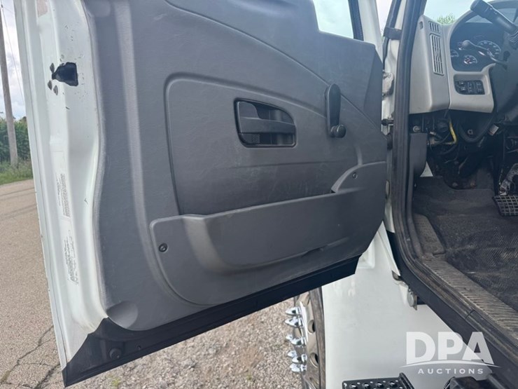2013-international-durastar-4400-image-8