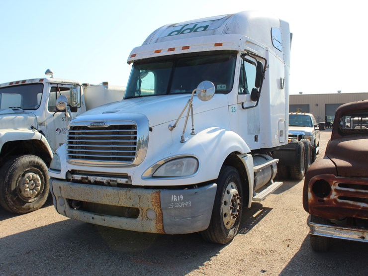 #22943-•-2005-freightliner-|-parts-or-repair-image-2