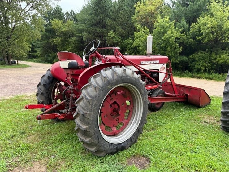 farmall-460-gas-tractor-with-loader-image-6