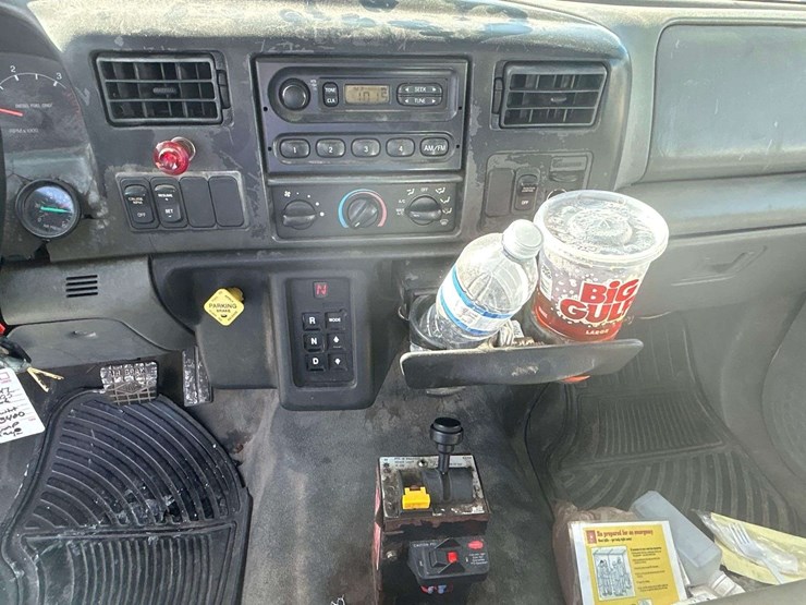 2005-ford-f750-image-19