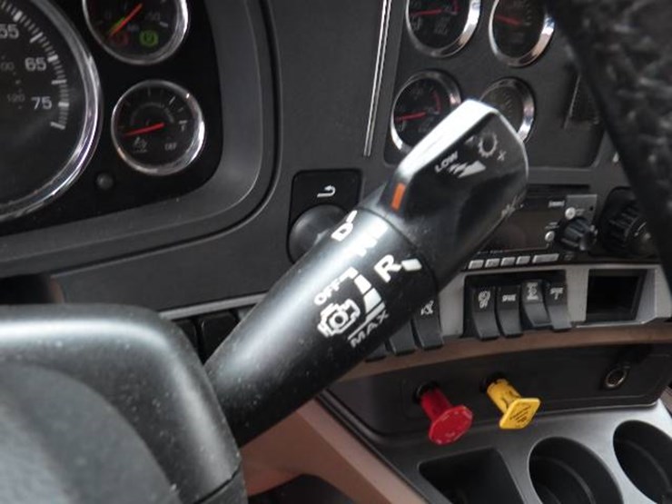 2020-kenworth-t680-image-12