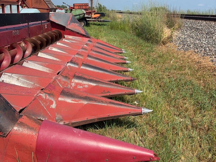 ih-983-8-row-corn-head-image-3