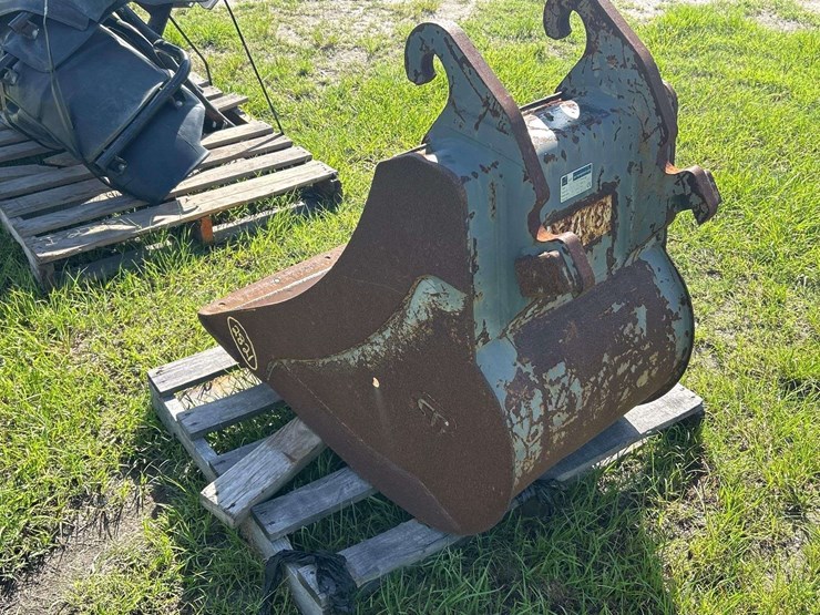 2020-gp-equipment-24in-excavator-bucket-image-4