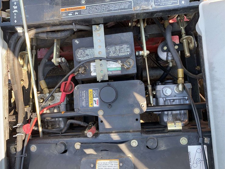exmark-lazer-zero-turn-mower-image-15
