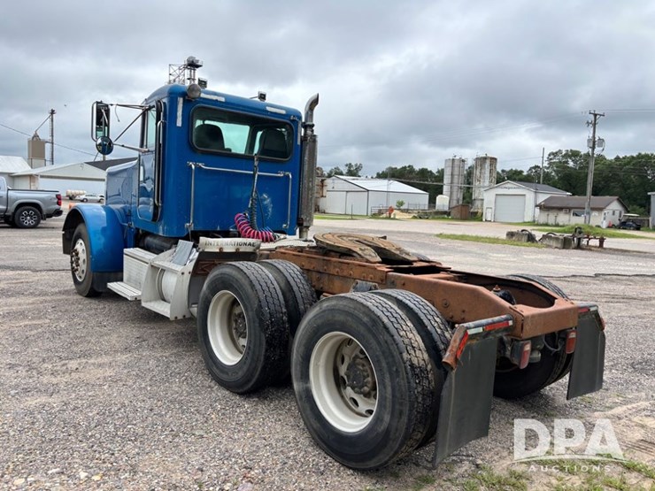 2002-peterbilt-379-image-10