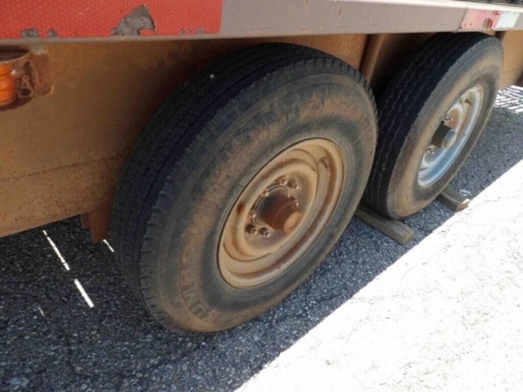 24'-gooseneck-livestock-trailer-image-17