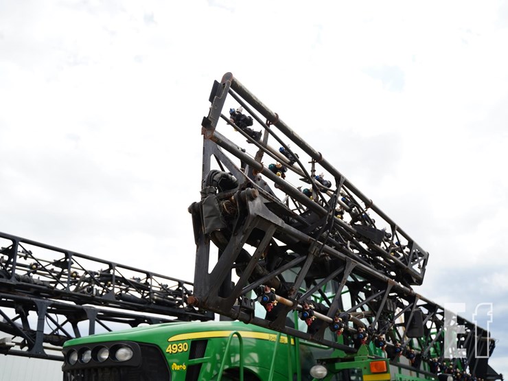 2011-john-deere-4930-image-11