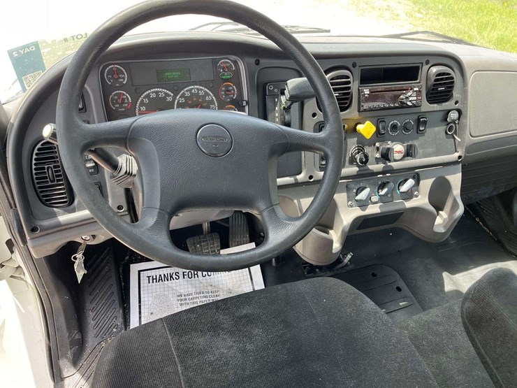 2018-freightliner-m2-106-cab-and-chassis-truck-image-9