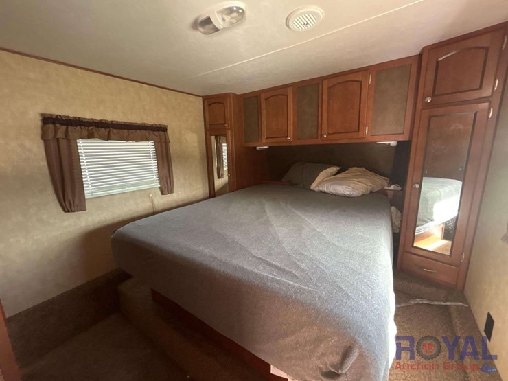 2015-revere-shasta-27db-5th-wheel-travel-trailer-image-21