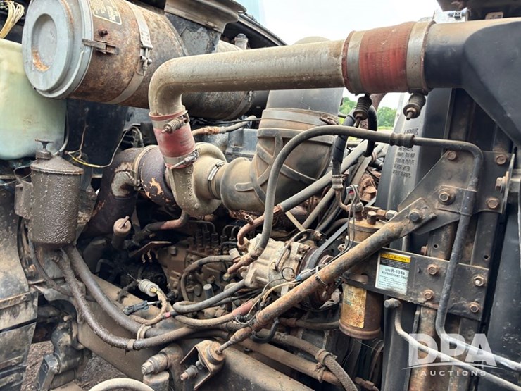 1996-mack-ch613-image-16