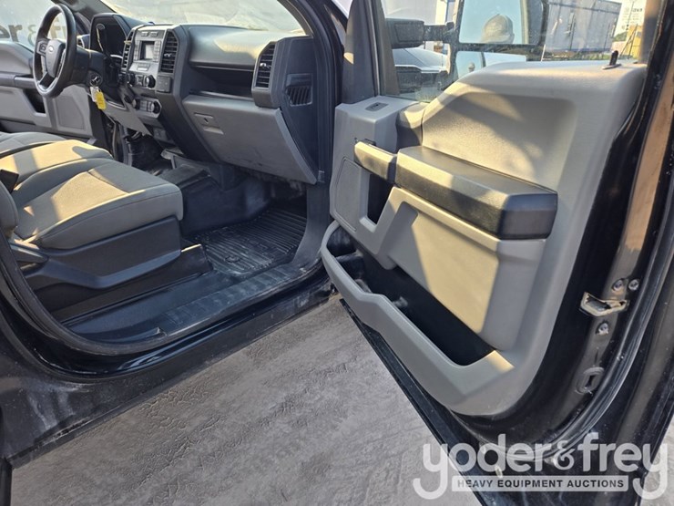 2022-ford-f350-xl-image-47