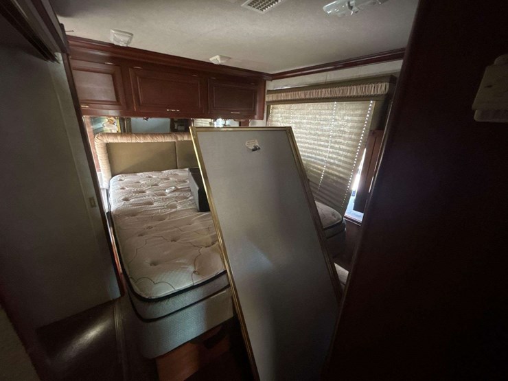 2002-fleetwood-expedition-36ft-motorhome-image-14