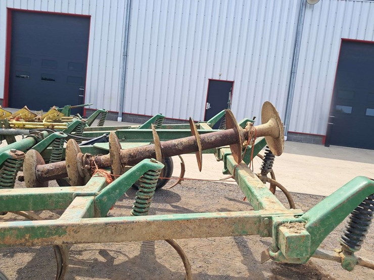 john-deere-12-image-7