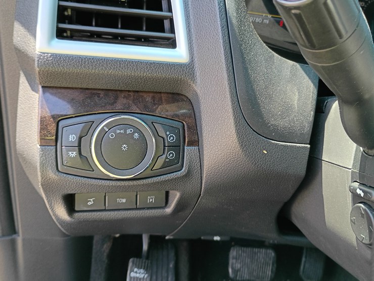 2013-ford-explorer-image-78