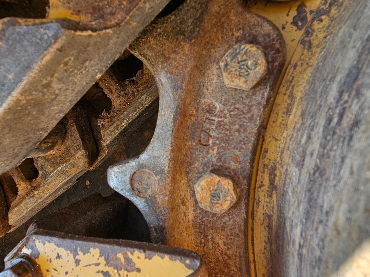 2014-caterpillar-953d-image-82