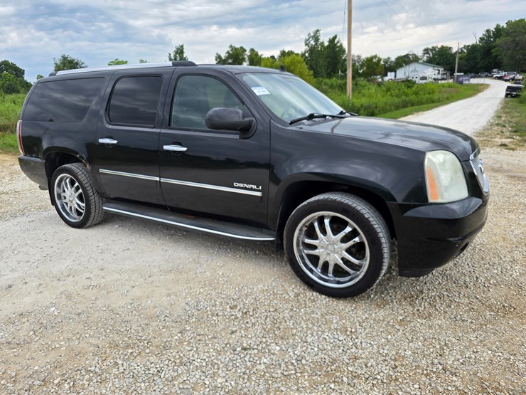 2011-gmc-yukon-xl-image-34