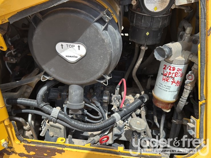 2016-komatsu-d61px-24-image-26