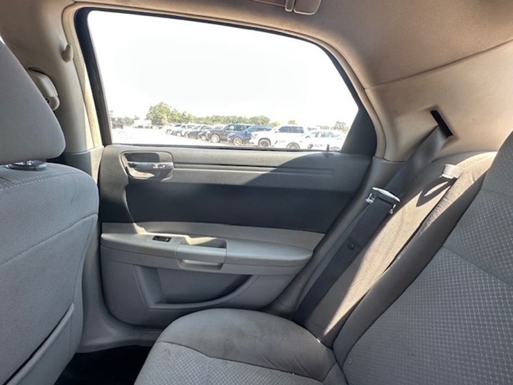 #23051-•-2007-chrysler-300-image-26