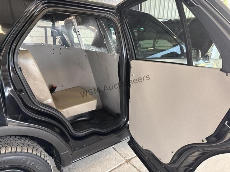 2016-ford-explorer-image-25