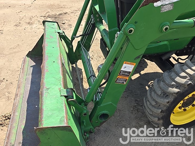 2009-john-deere-3038e-image-25