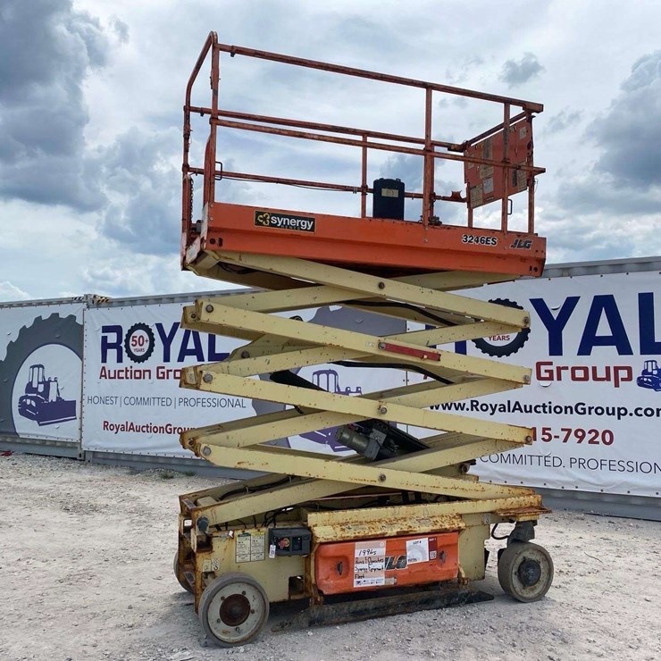 2018 JLG 3246ES