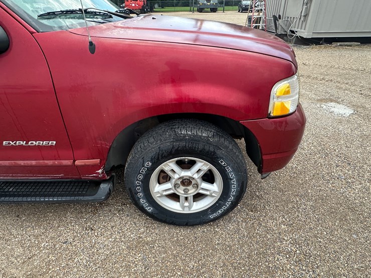 2005-ford-explorer-image-17