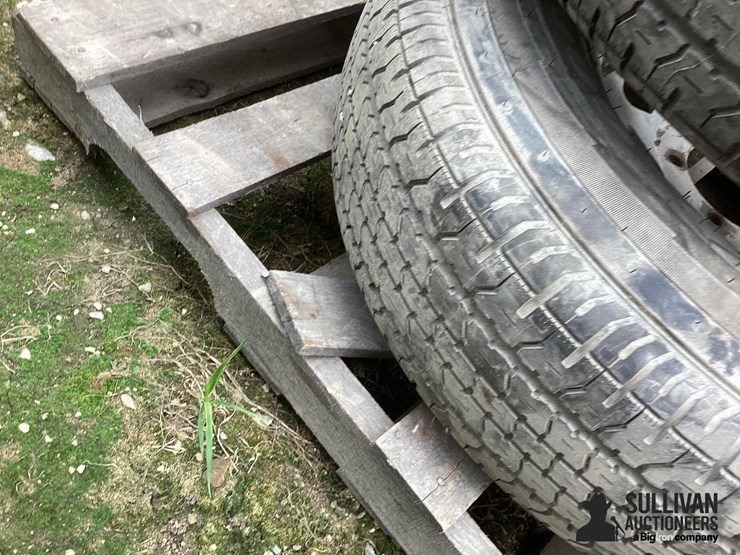 235/85r16-tires-&-rims-image-12