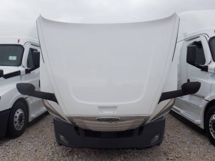 2021-freightliner-cascadia-126-image-15